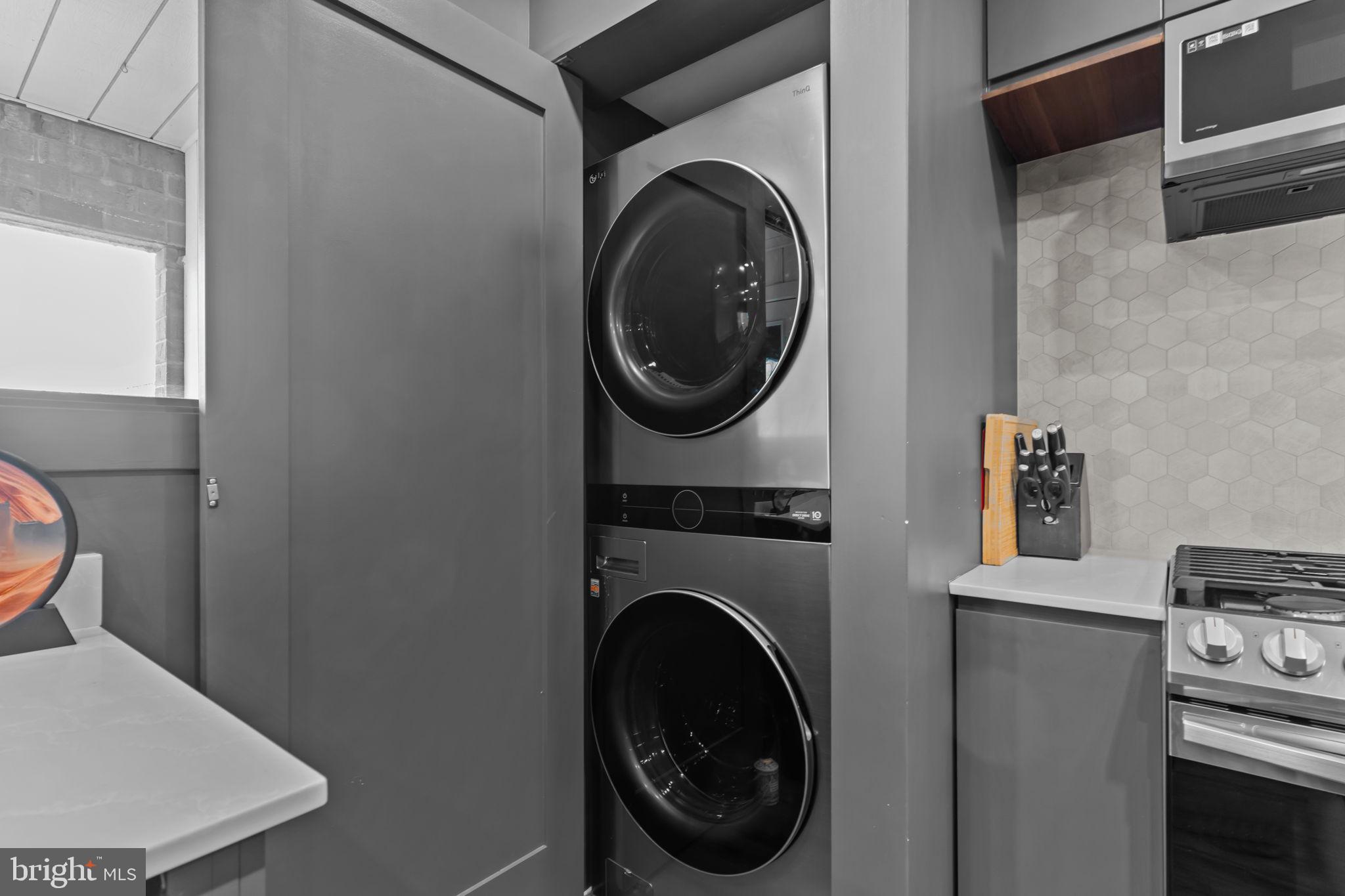 QUEEN VILLAGE - Residential