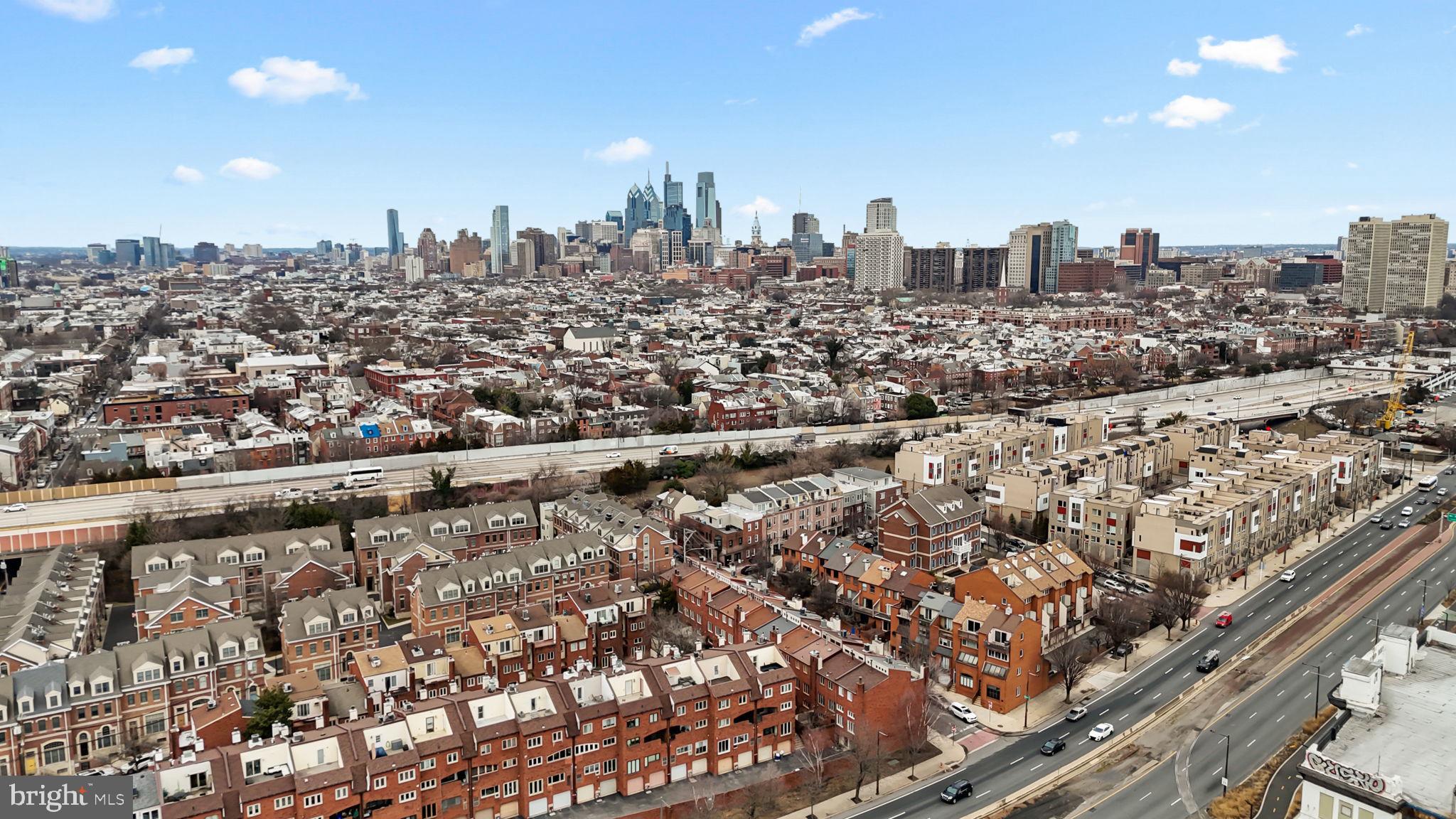 QUEEN VILLAGE - Residential