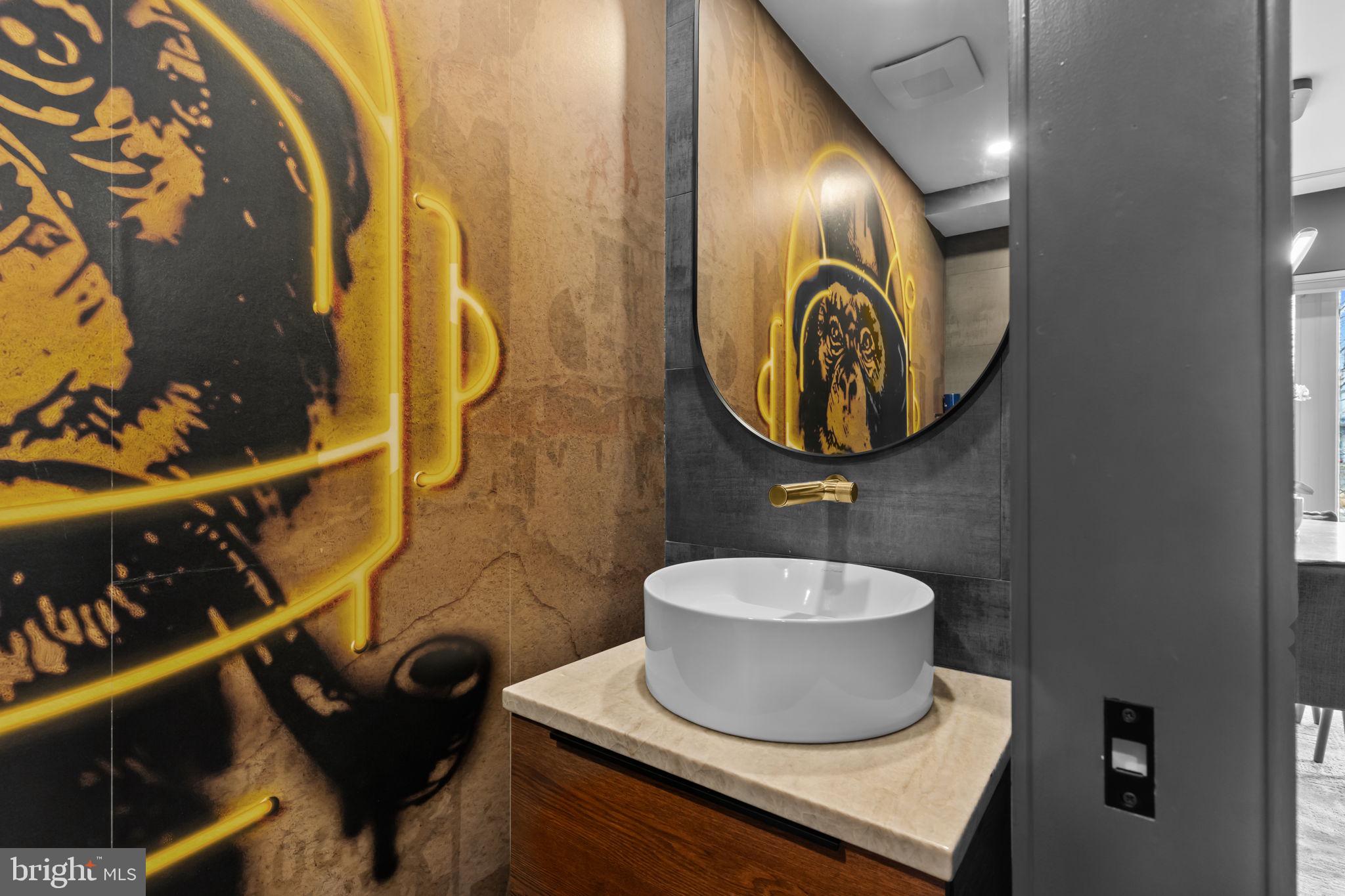 QUEEN VILLAGE - Residential