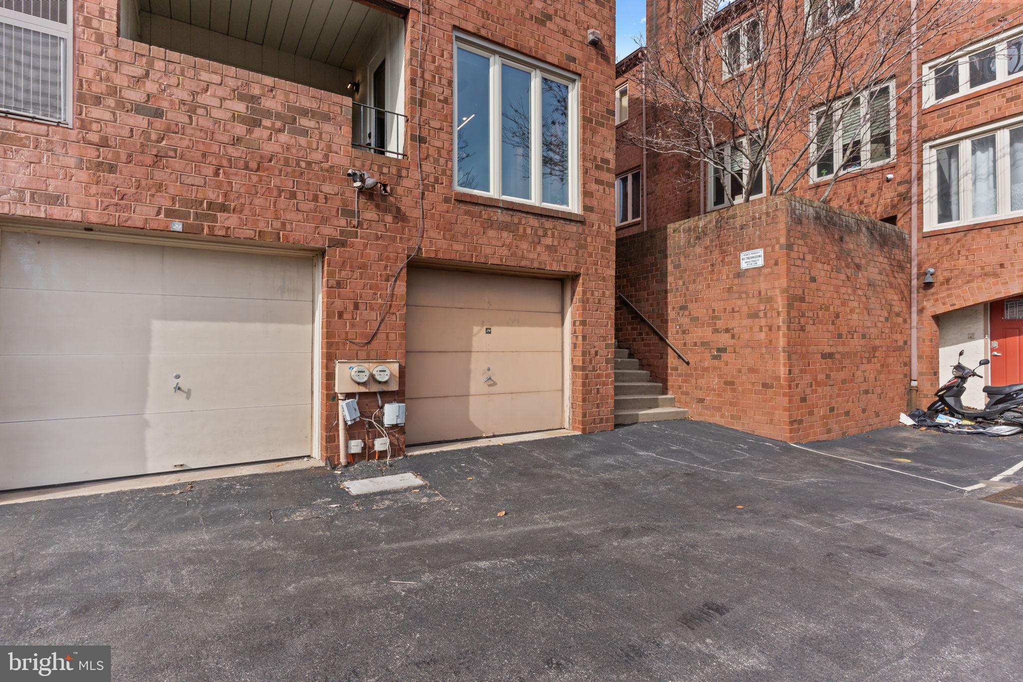 QUEEN VILLAGE - Residential