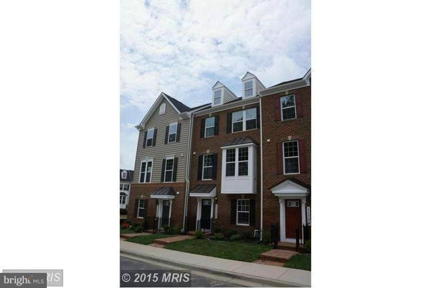 ONLY 8-YEAR-OLD TOWEHOUSE BY RYAN HOME. 4 BEDROOM WITH 3.5 BATH. UPGRADED CHERRY CABINETS WITH GRANITE COUTERTOP. STAINELESS STEEL APPLIANCES. HARD WOOD FLOOR ON THE MAIN LEVEL.