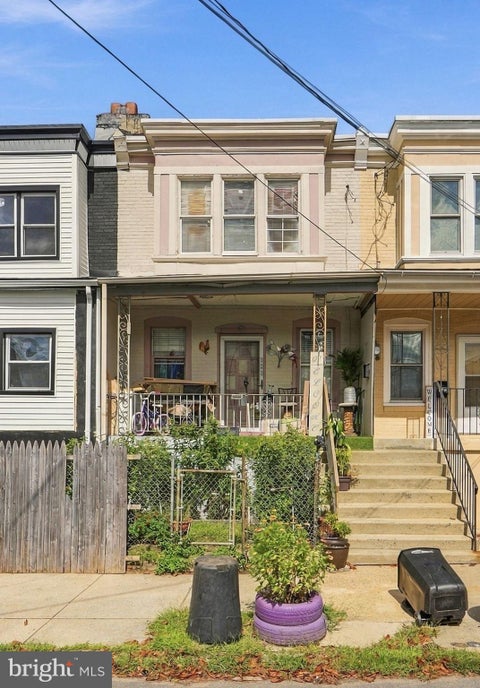Townhouse For Sale - 323 Byron Street<br/> CAMDEN, NJ 08102
