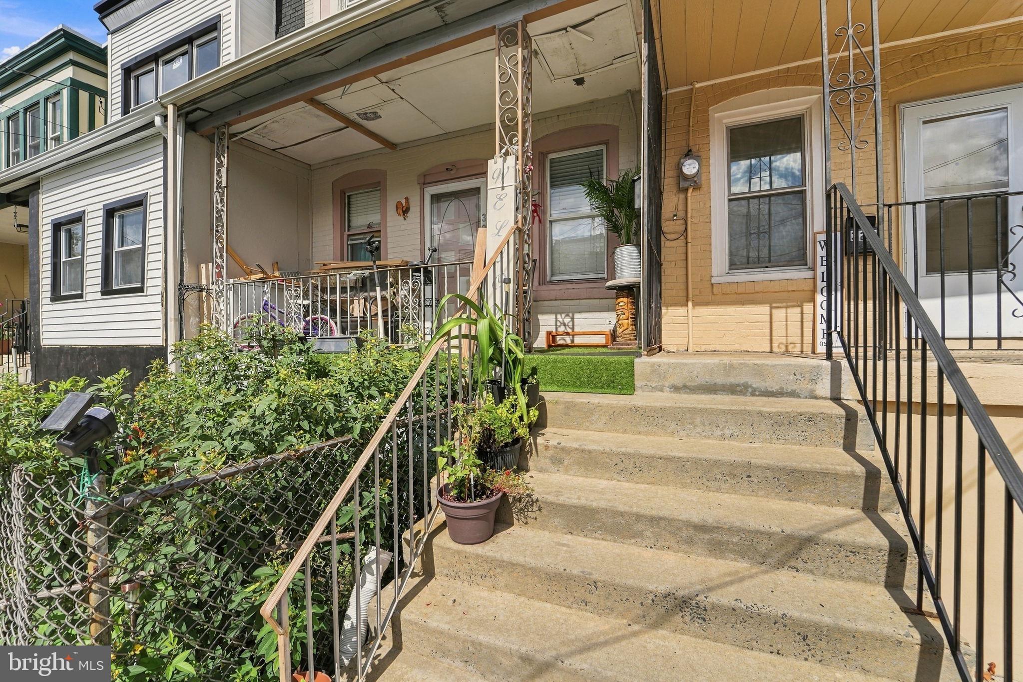 323 BYRON STREET