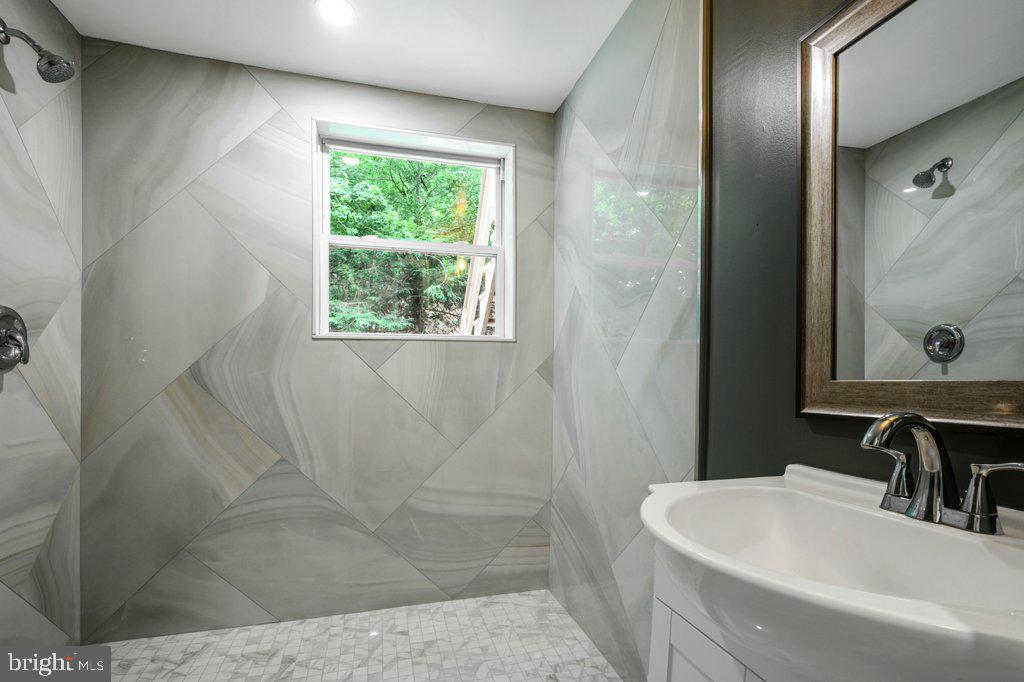 COLUMBIA PINES - Residential