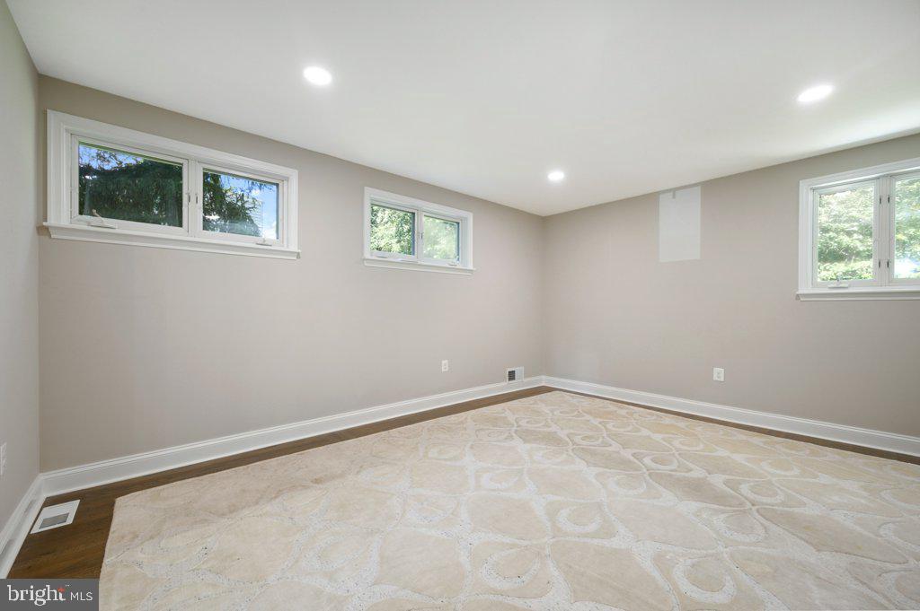 COLUMBIA PINES - Residential