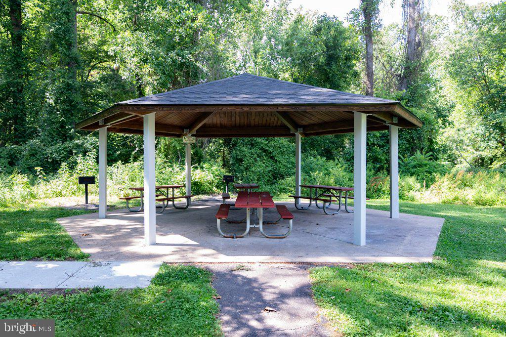 COLUMBIA PINES - Residential