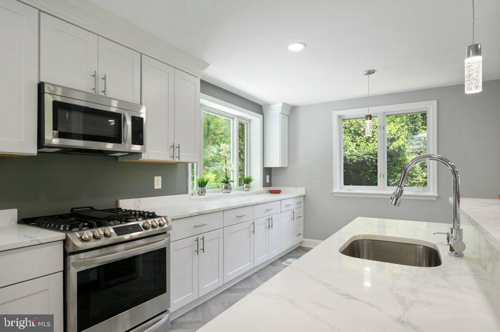 COLUMBIA PINES - Residential