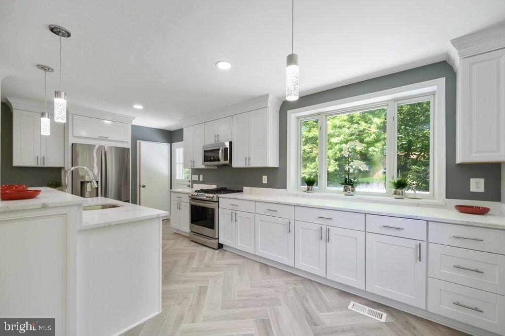 COLUMBIA PINES - Residential