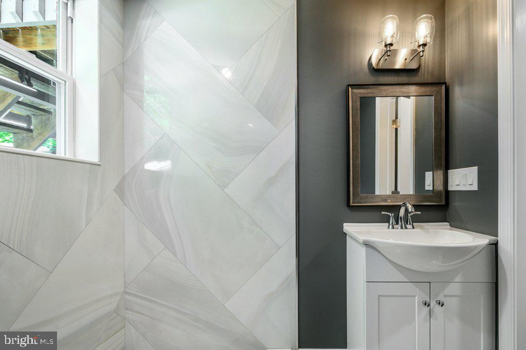 COLUMBIA PINES - Residential