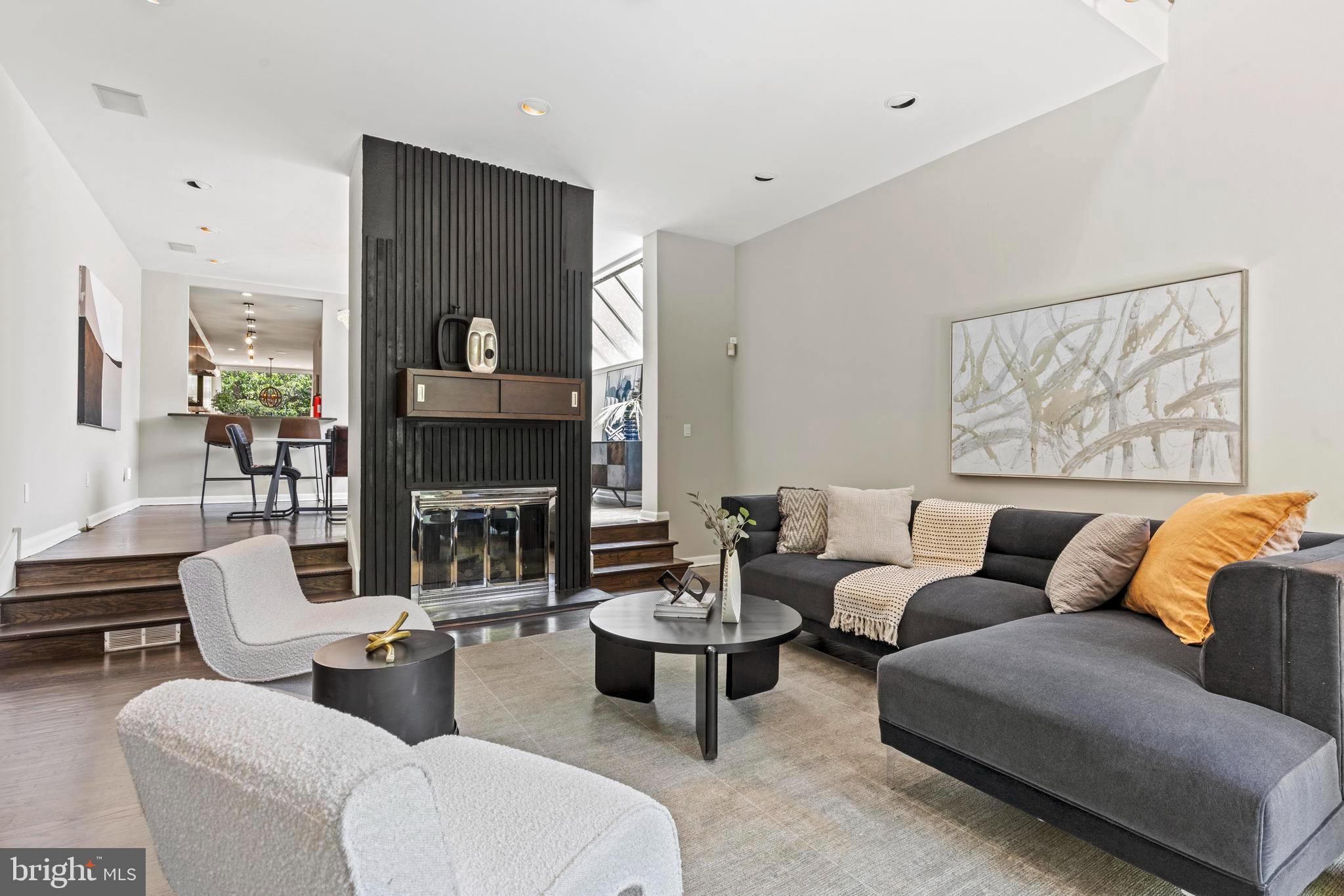 338 S 2ND STREET