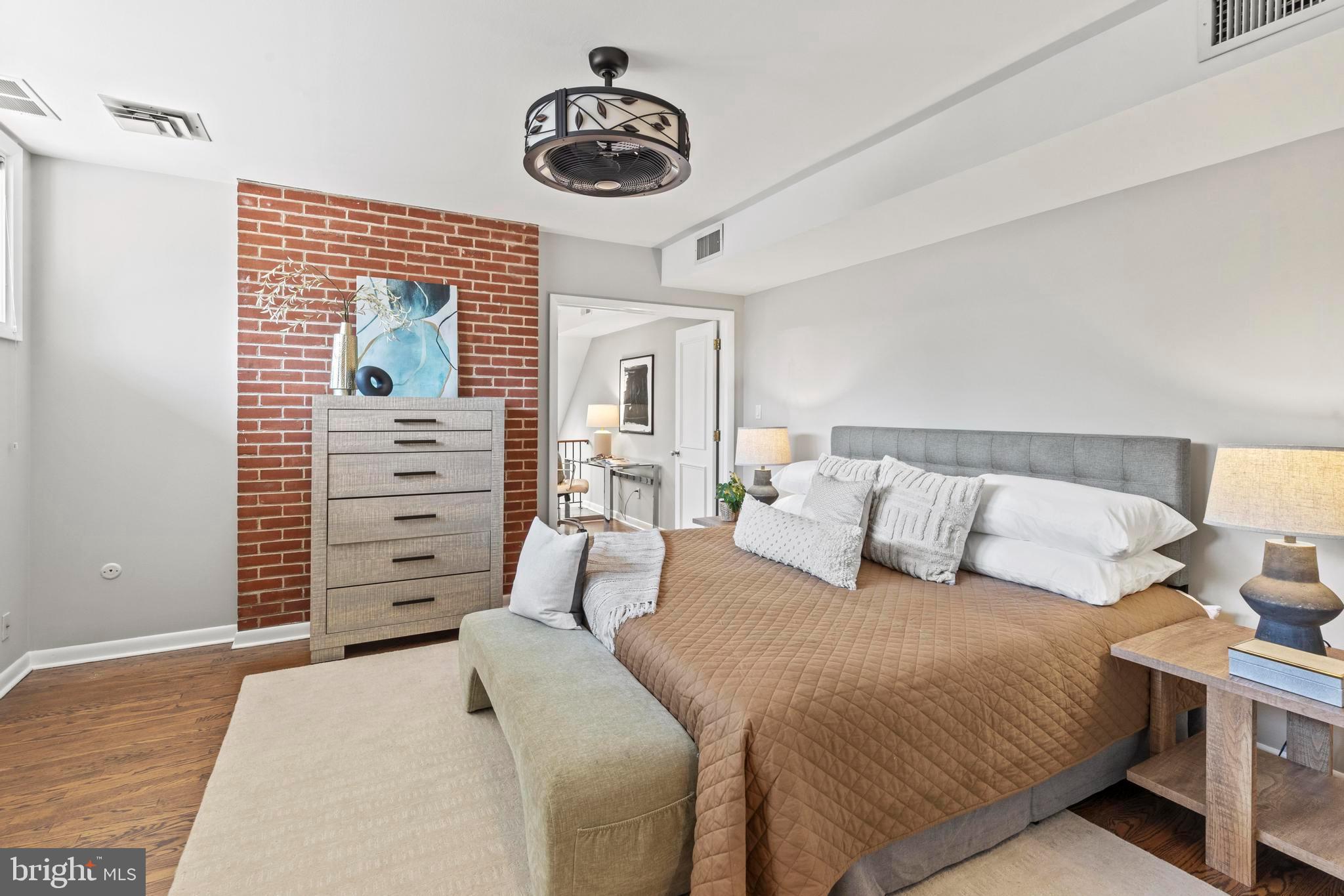 SOCIETY HILL - Residential