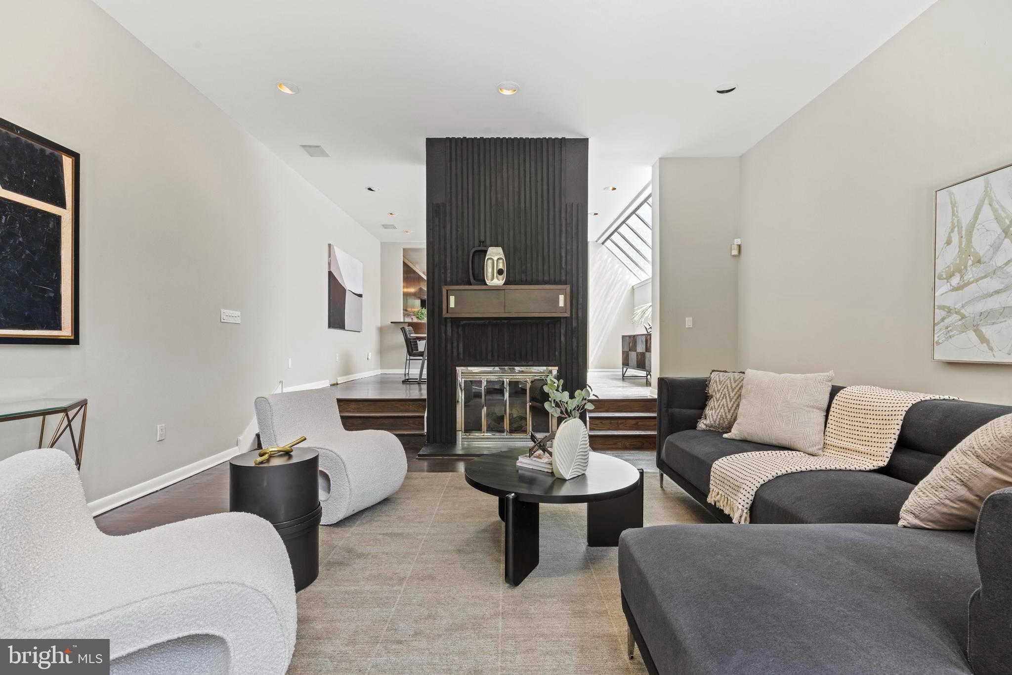 338 S 2ND STREET