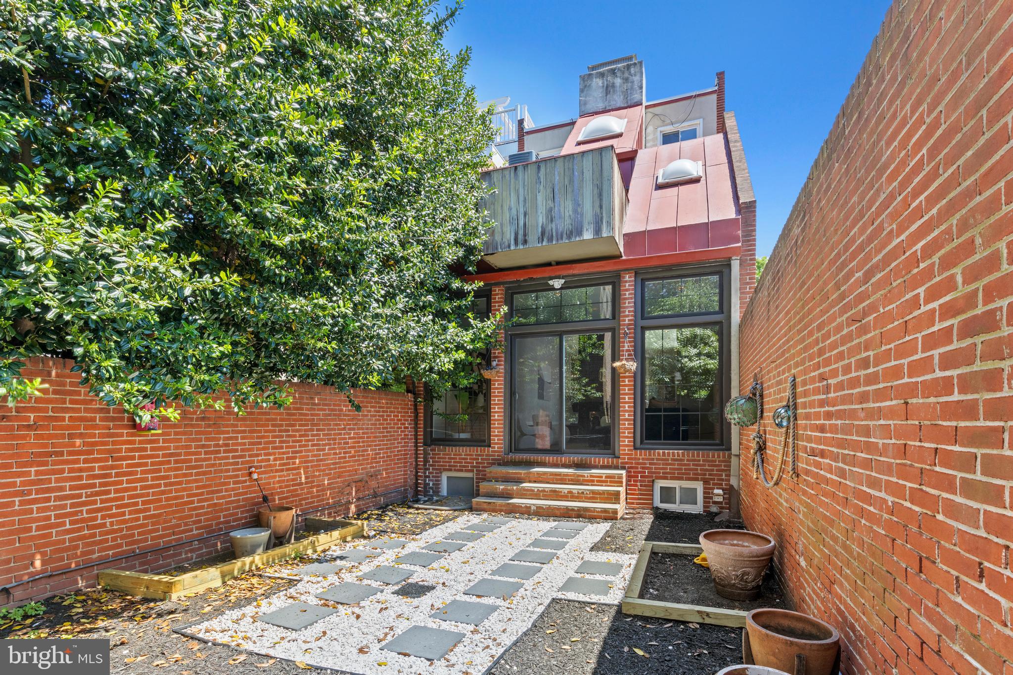 SOCIETY HILL - Residential