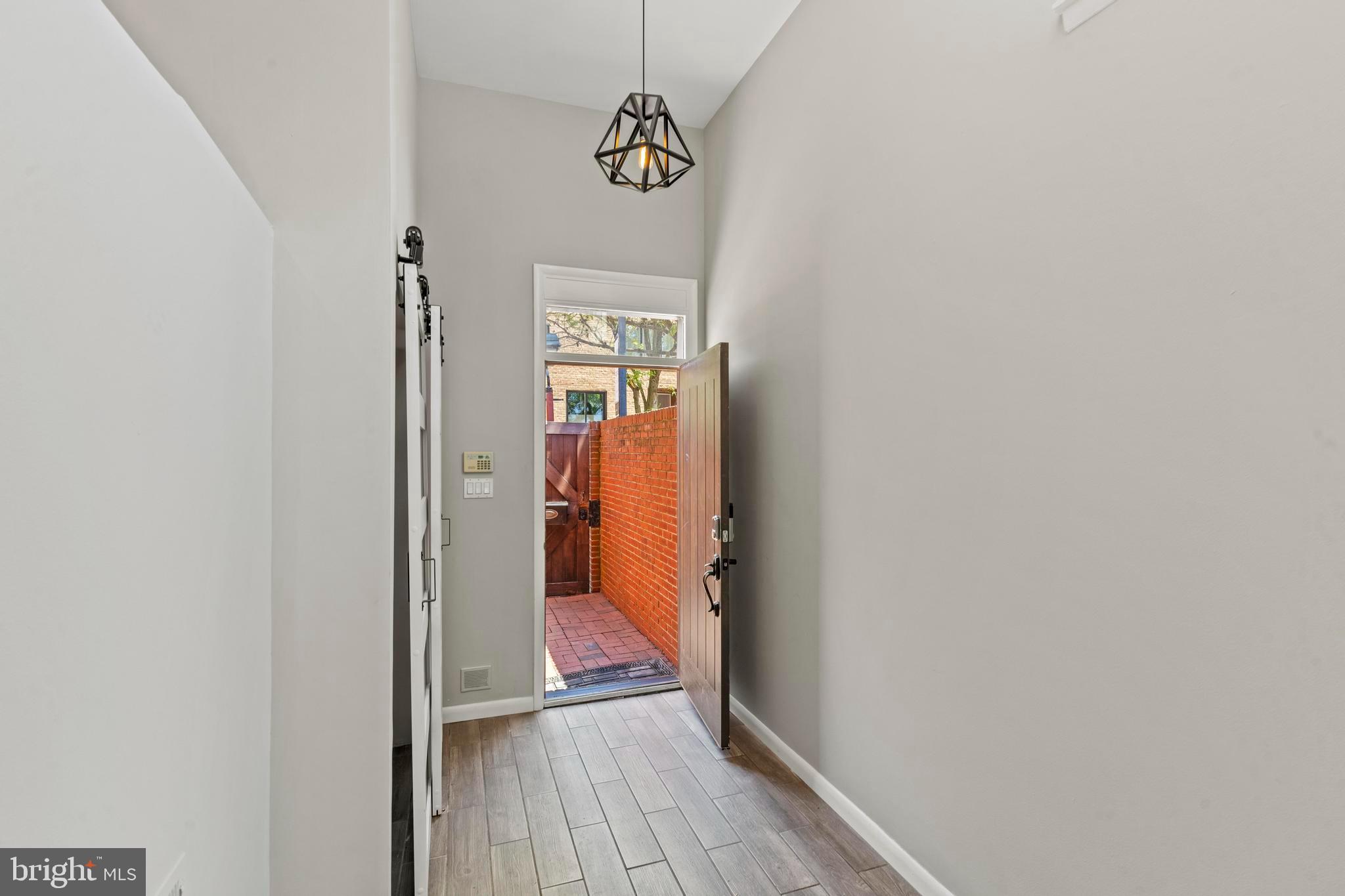 338 S 2ND STREET
