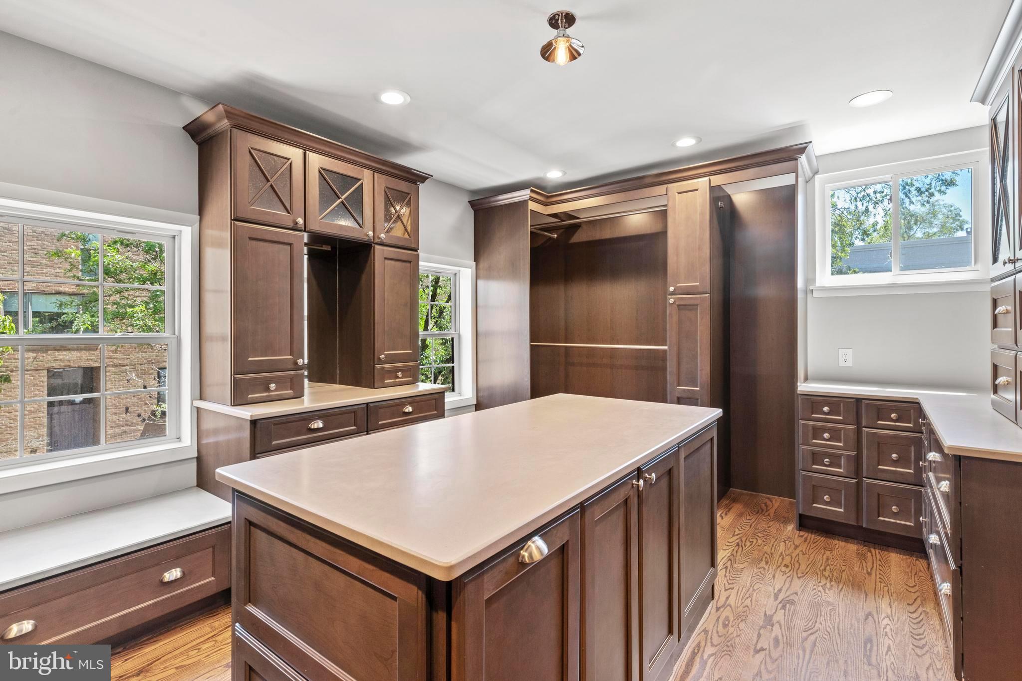 SOCIETY HILL - Residential