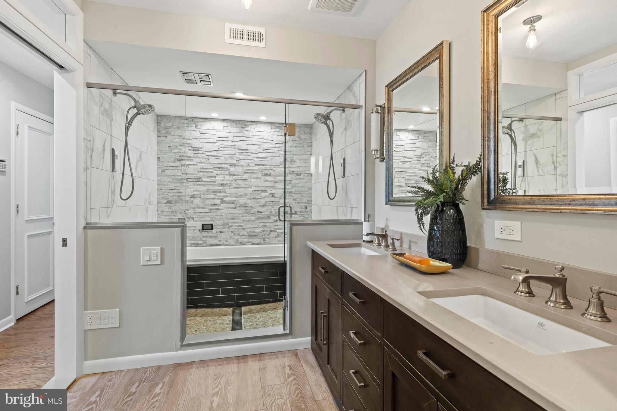 SOCIETY HILL - Residential