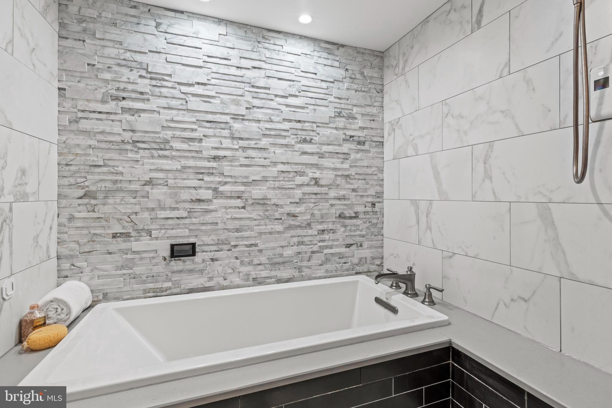 SOCIETY HILL - Residential