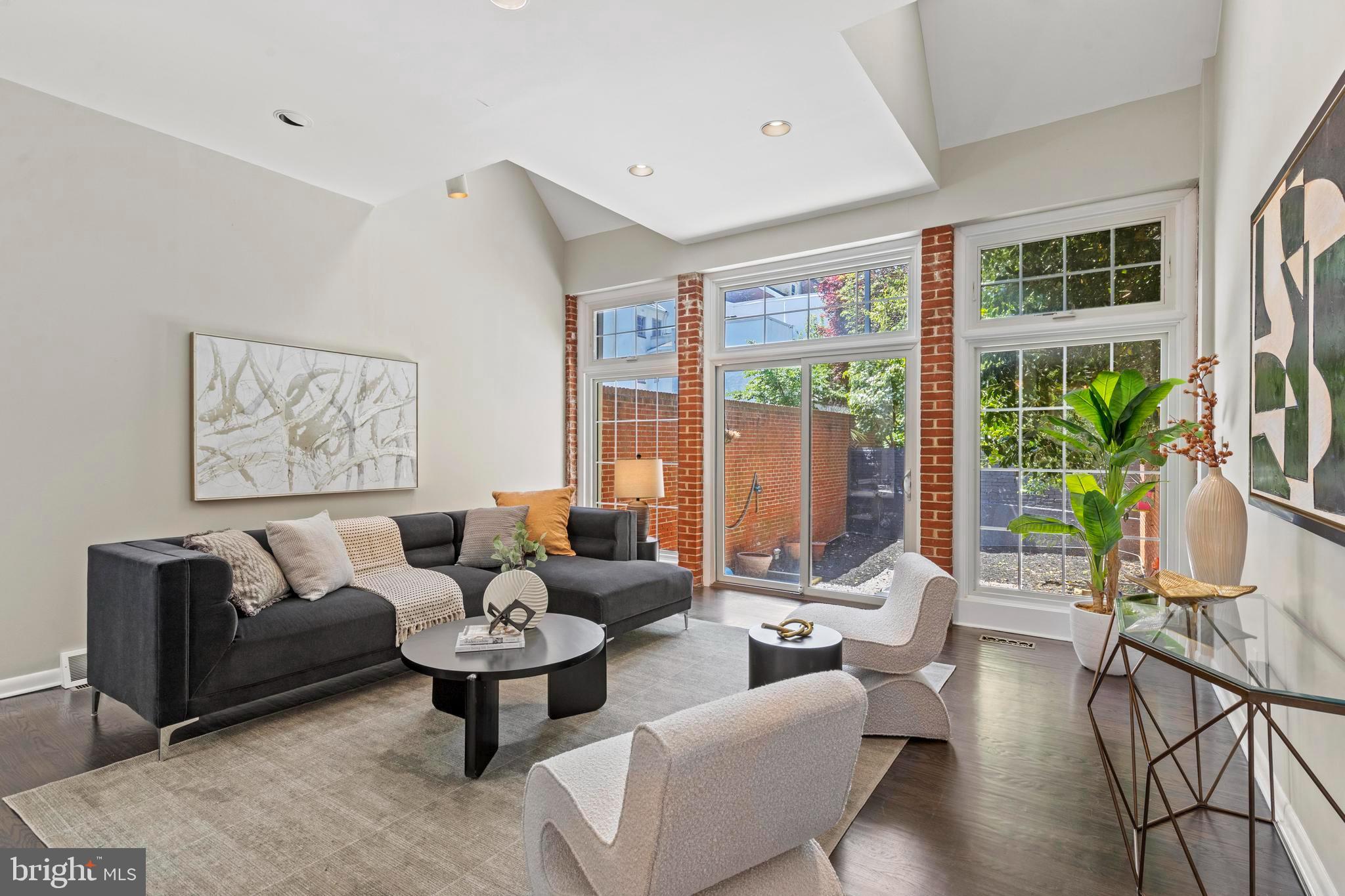 SOCIETY HILL - Residential