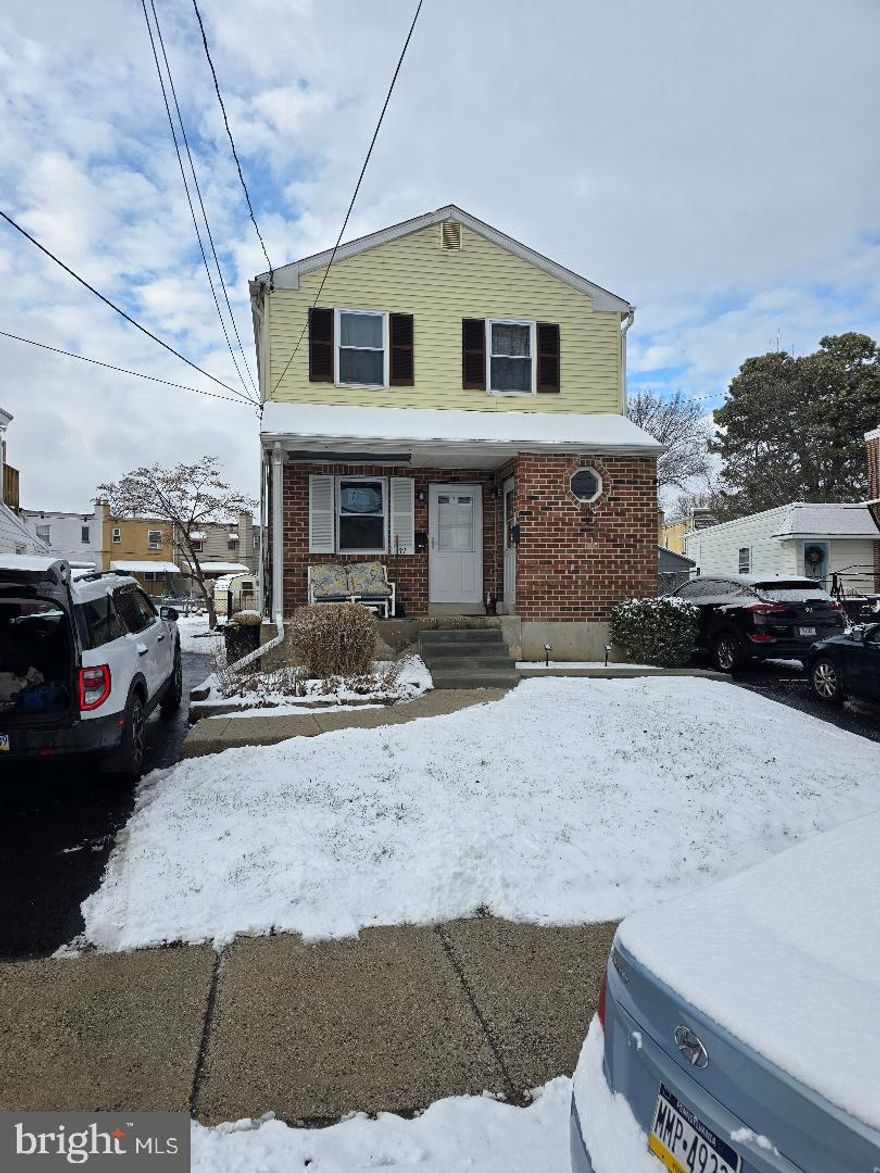 This well maintained duplex isl ocated close to shopping and public transportation on a one way road.   This property is ideal for prospective renters.   Each unit has it's own driveway, utilities,  basement storage & outside shed.  There is also a shared back yard.  This is a low maintenance building was built in the `80s and has a clean modern feel.   Don't hesitate to schedule a showing asap, investment unit sales are hot.