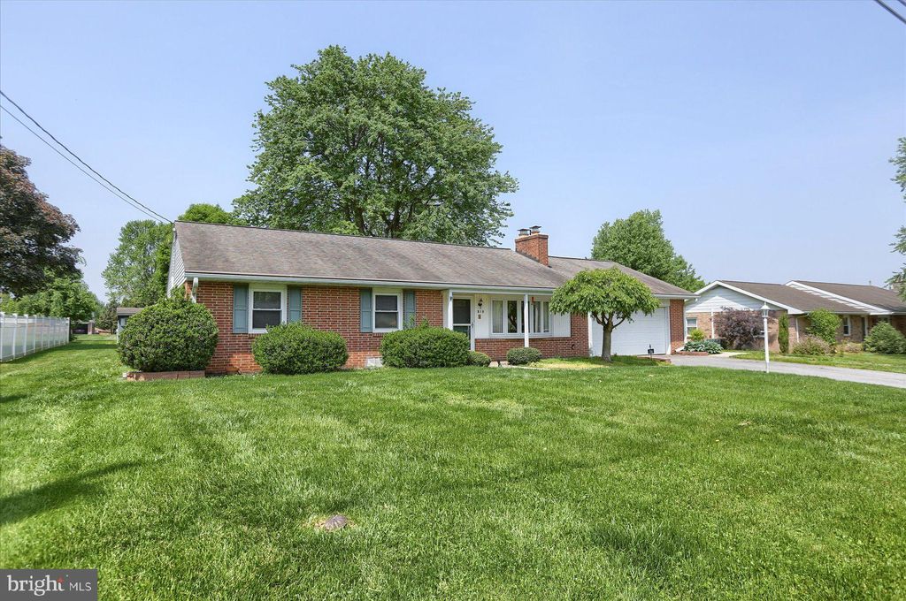 Photo of 316 EDGEMONT DR, WILLOW STREET, PA 17584 (MLS # PALA2034460)