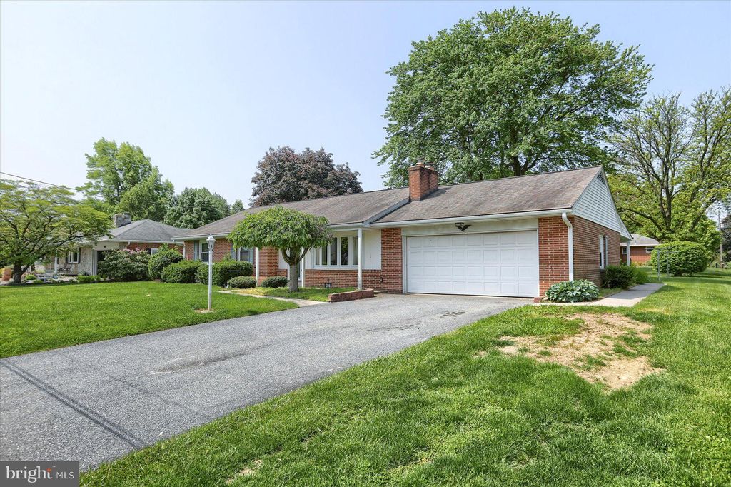 Photo of 316 EDGEMONT DR, WILLOW STREET, PA 17584 (MLS # PALA2034460)