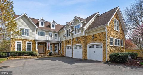 2017 WOODFORD ROAD VIENNA VA 22182