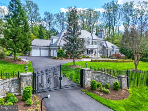 1221 Mottrom Drive, McLean, VA MLS: VAFX2224654