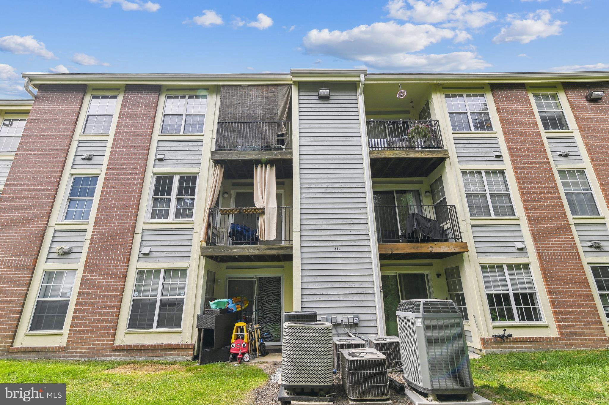 CROMWELL FOUNTAIN - Residential