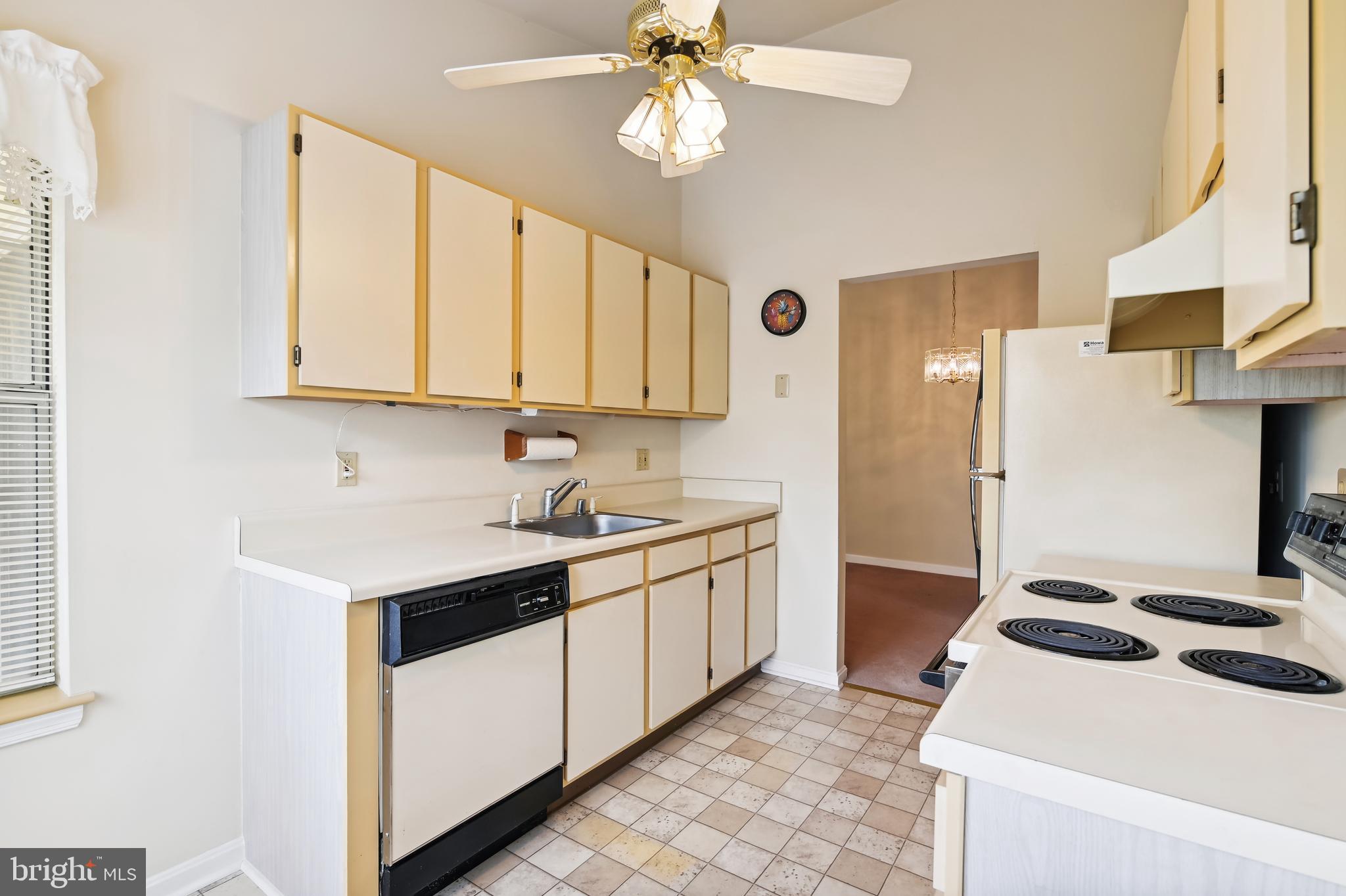 CROMWELL FOUNTAIN - Residential