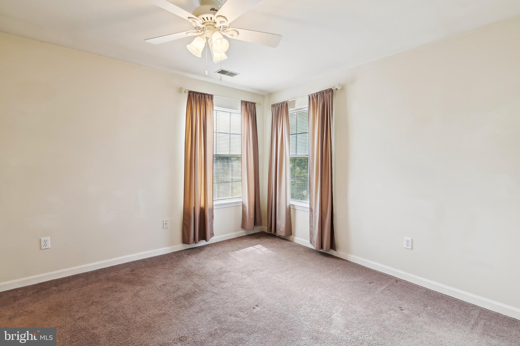 CROMWELL FOUNTAIN - Residential