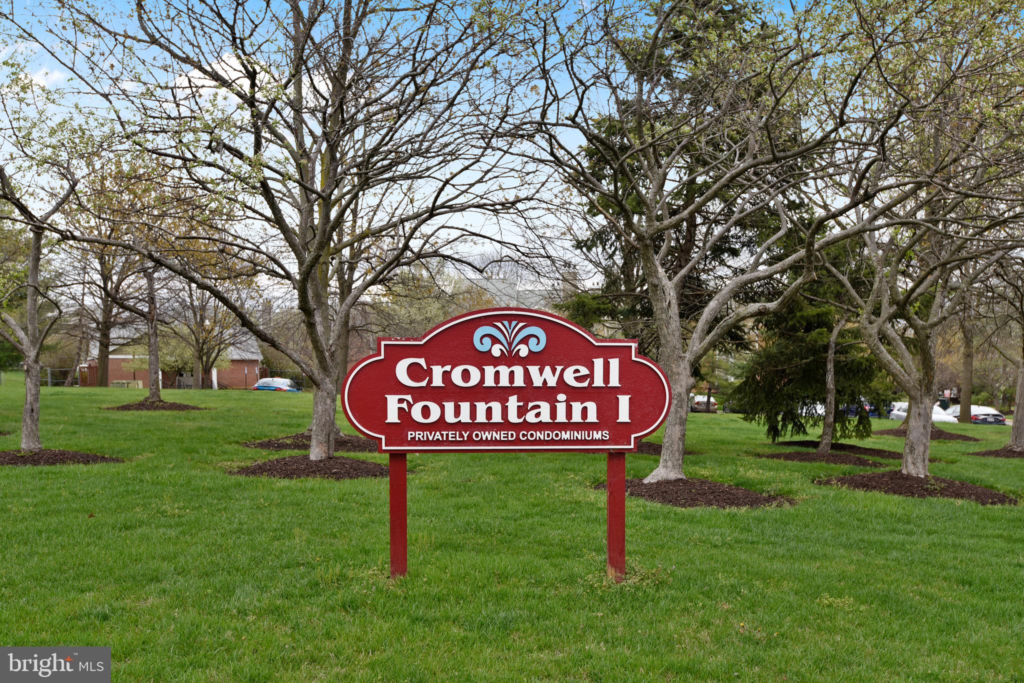 CROMWELL FOUNTAIN - Residential