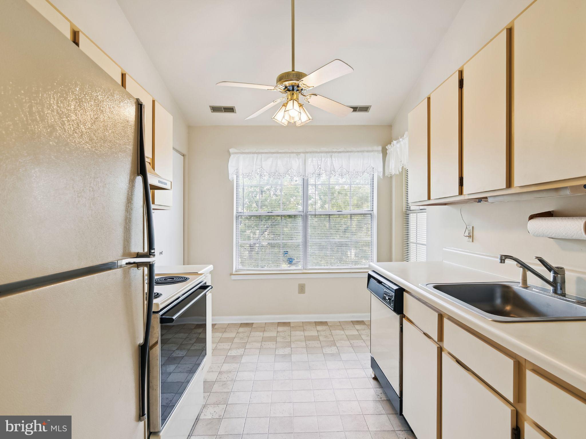 CROMWELL FOUNTAIN - Residential