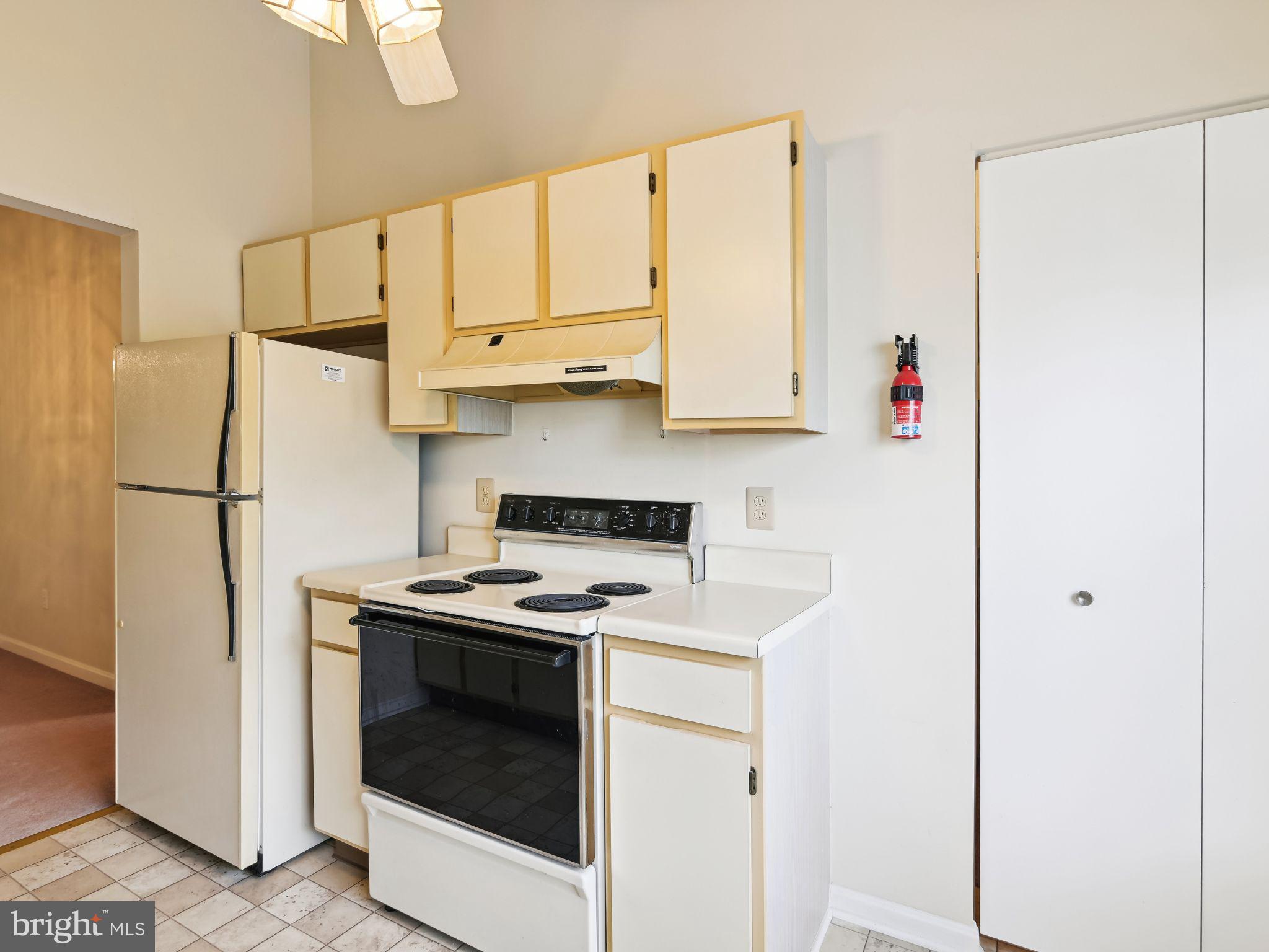 CROMWELL FOUNTAIN - Residential