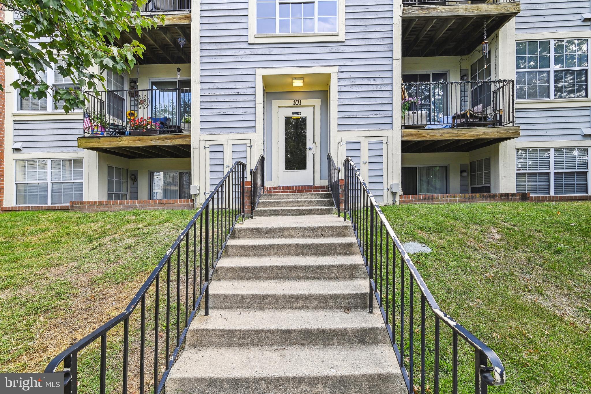 CROMWELL FOUNTAIN - Residential