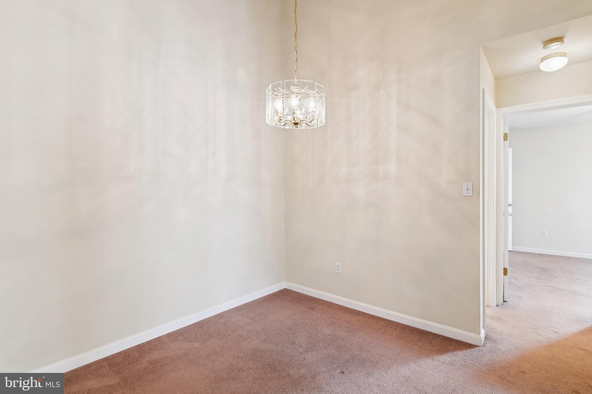 CROMWELL FOUNTAIN - Residential