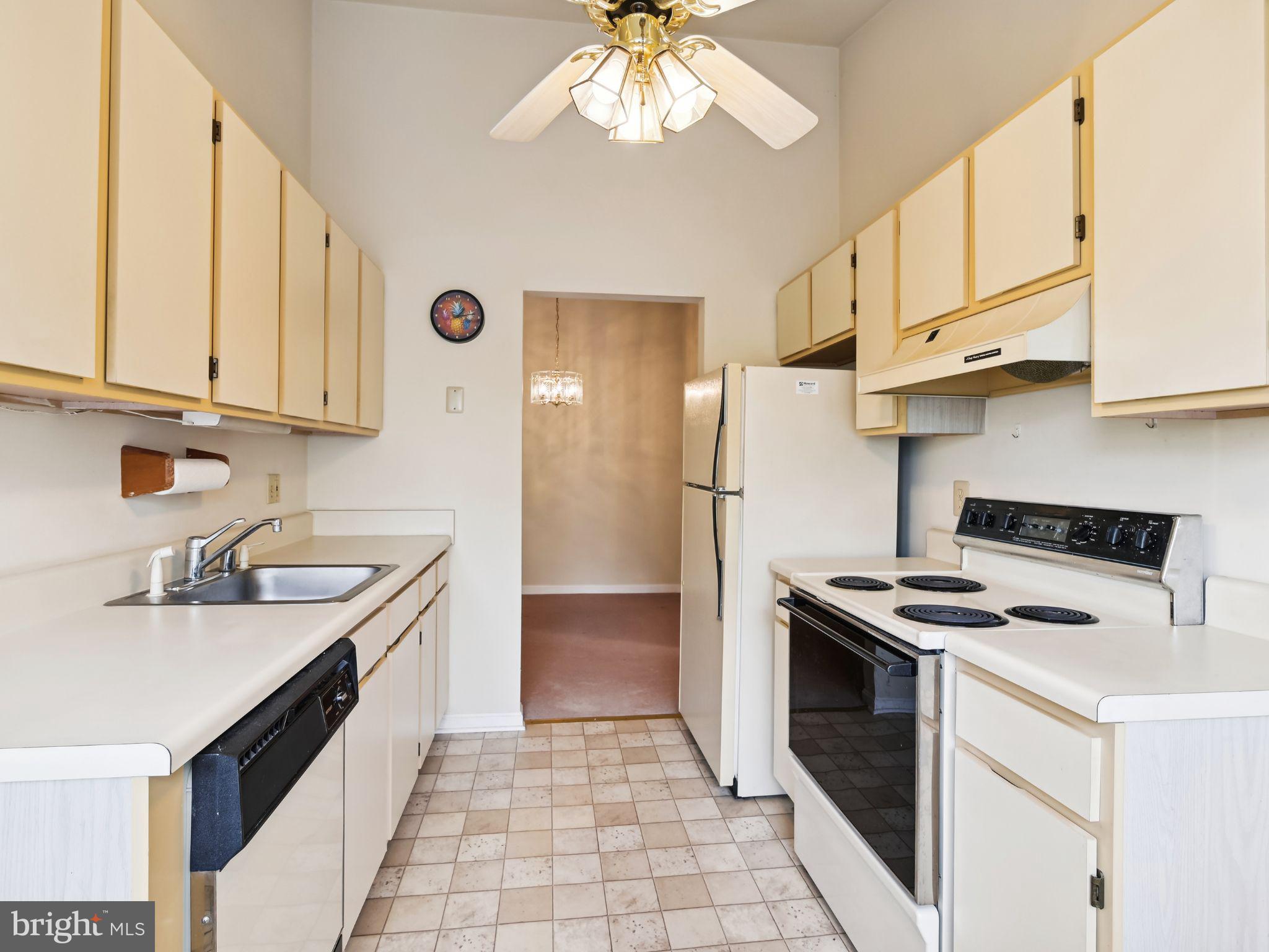 CROMWELL FOUNTAIN - Residential