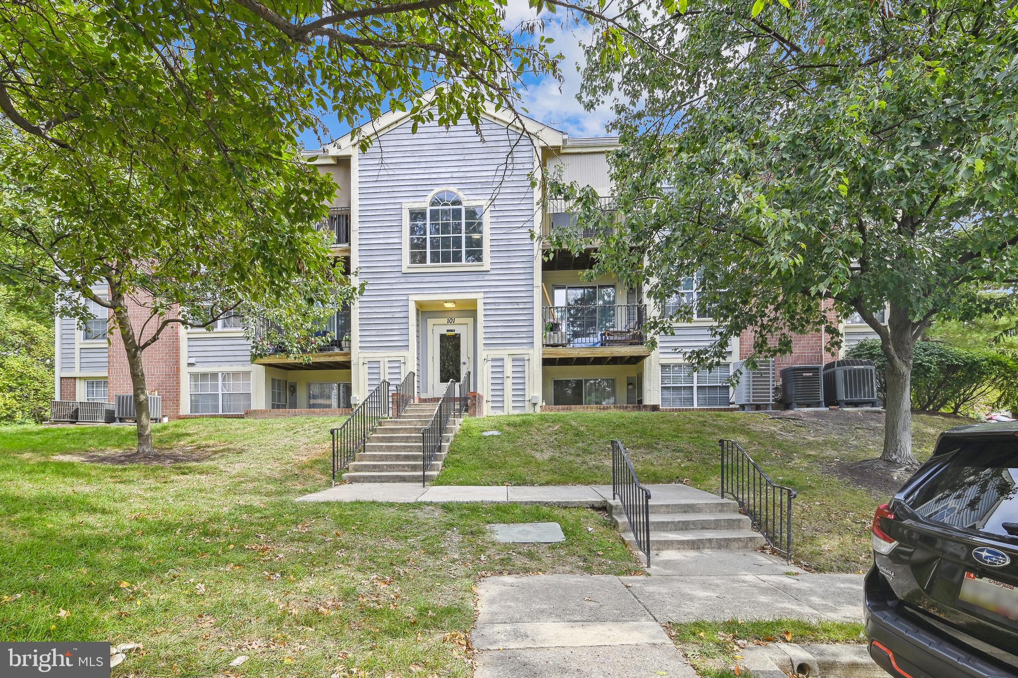 CROMWELL FOUNTAIN - Residential