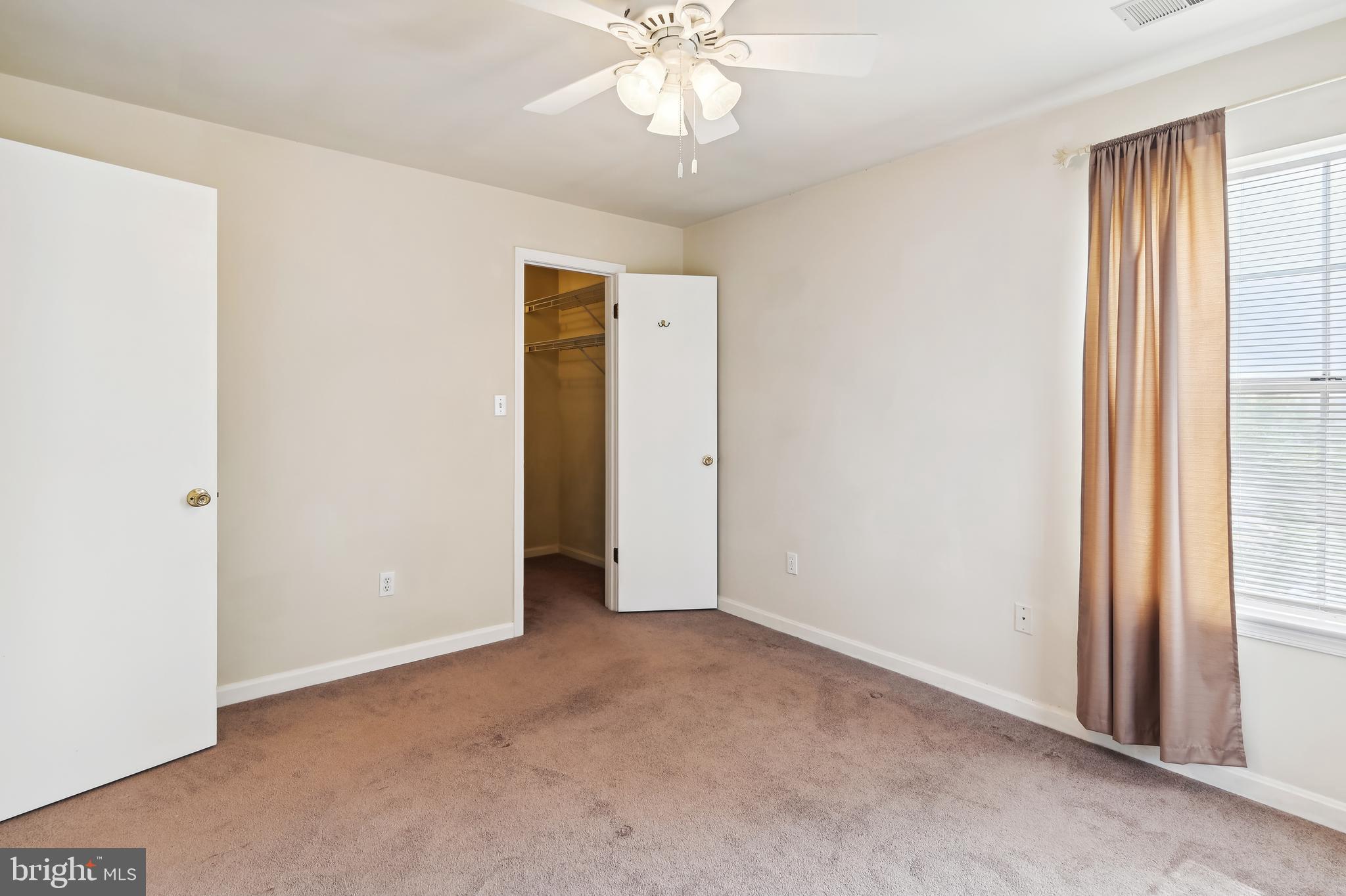 CROMWELL FOUNTAIN - Residential