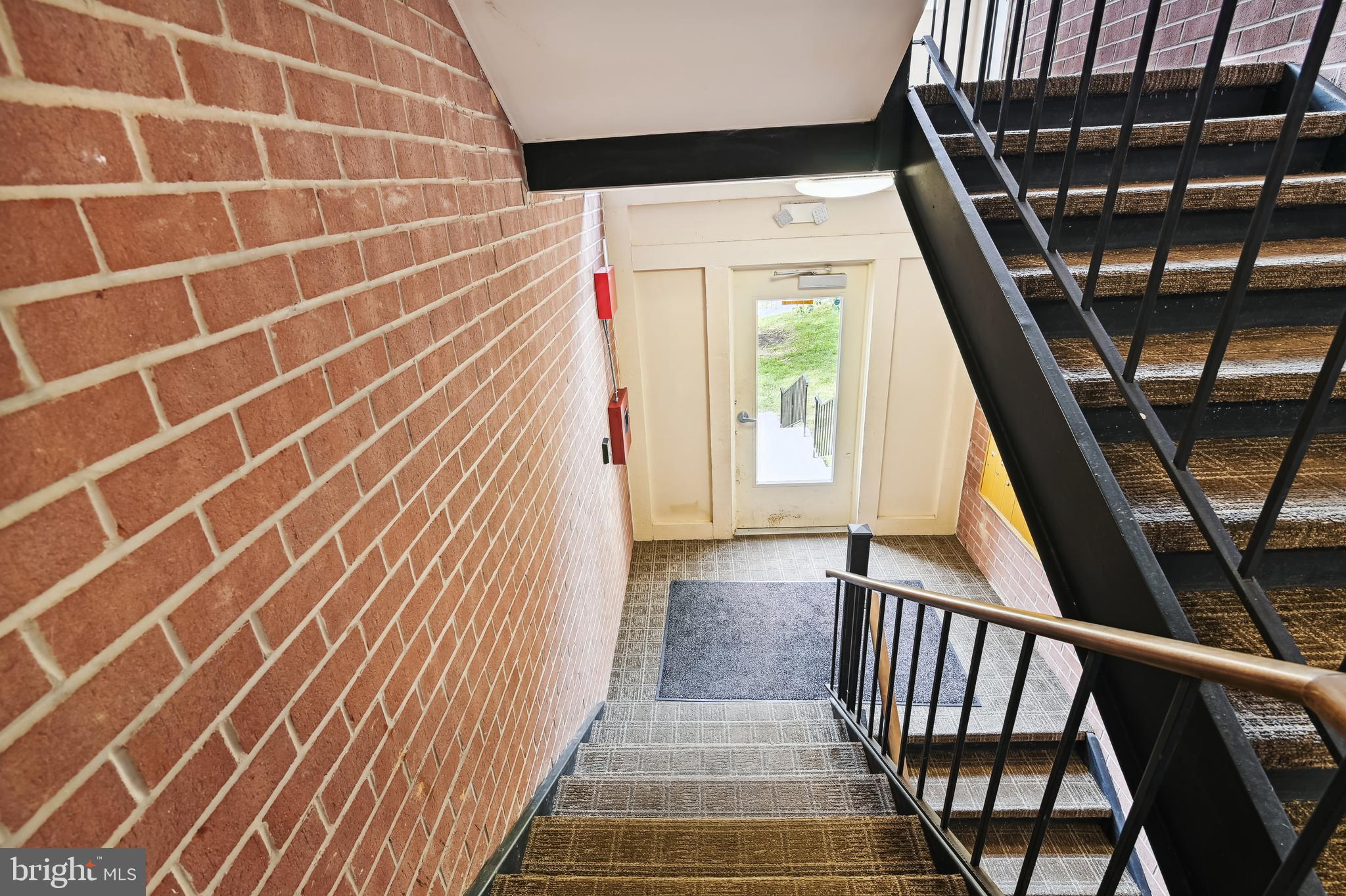 CROMWELL FOUNTAIN - Residential