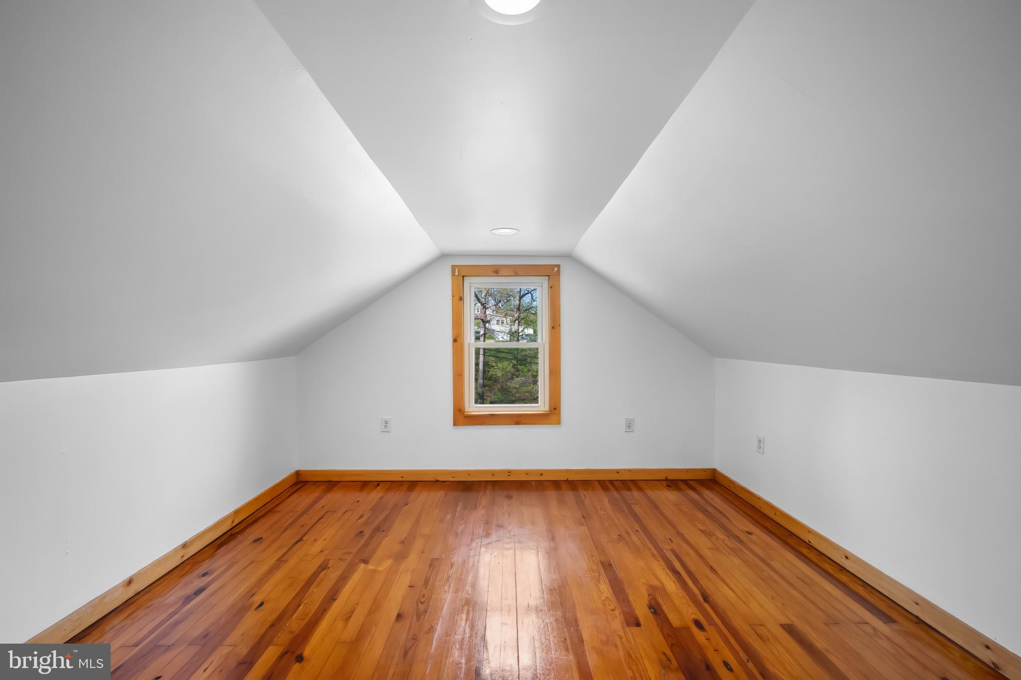 11500 BOARDWALK AVENUE NE