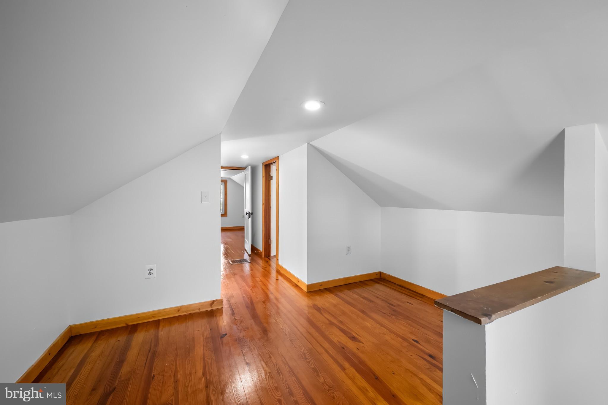 11500 BOARDWALK AVENUE NE