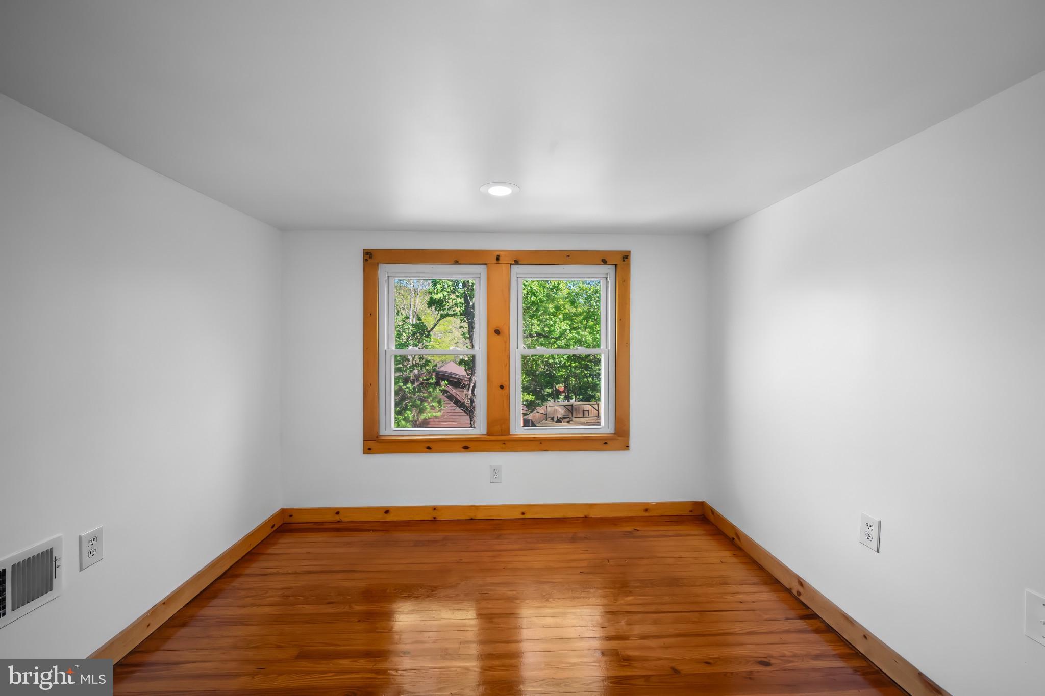 11500 BOARDWALK AVENUE NE