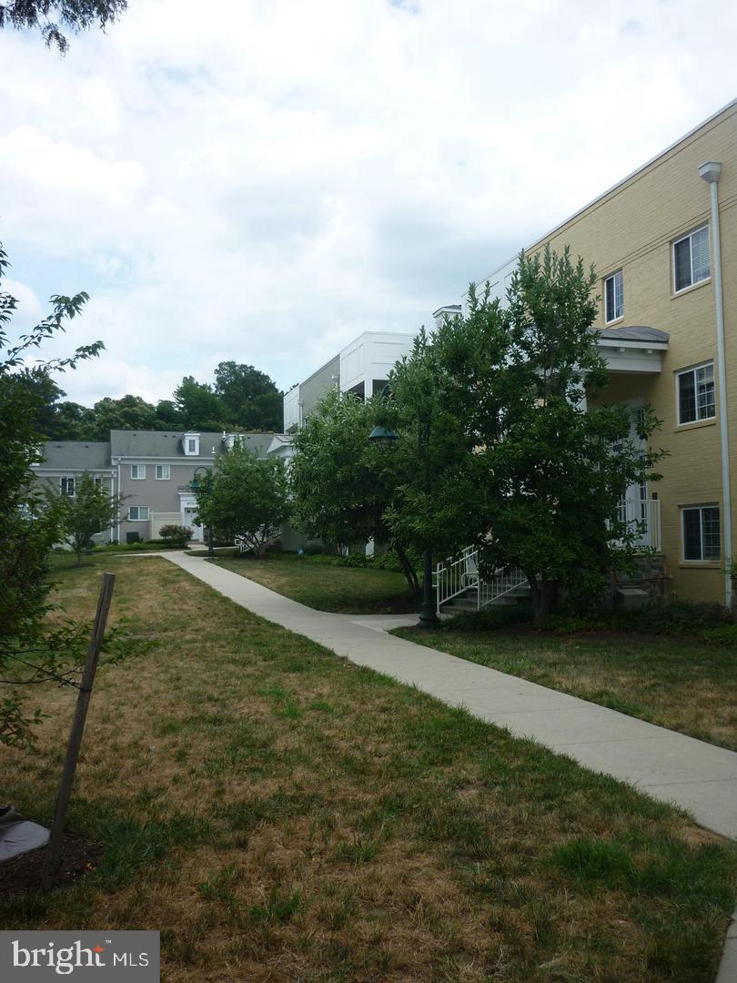 WEST VILLAGE OF SHIRLINGTON - Residential Lease