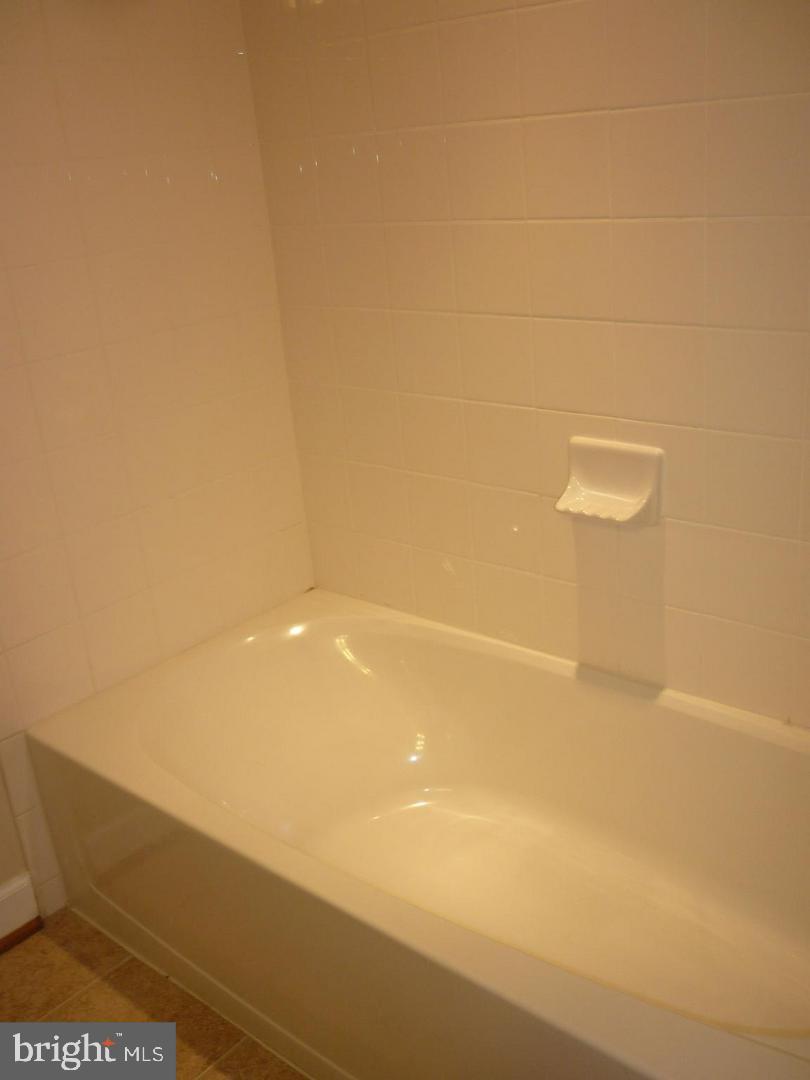 WEST VILLAGE OF SHIRLINGTON - Residential Lease