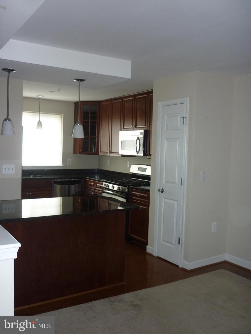 WEST VILLAGE OF SHIRLINGTON - Residential Lease