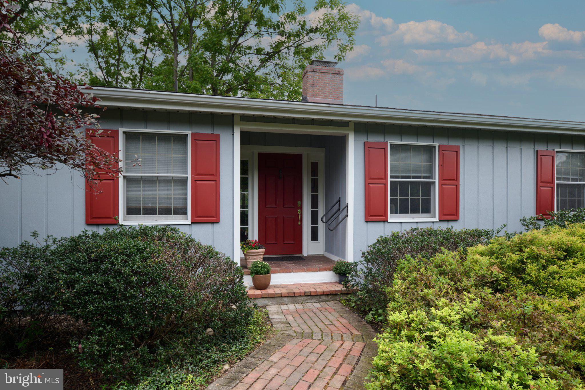 645 ROYAL CIRCLE