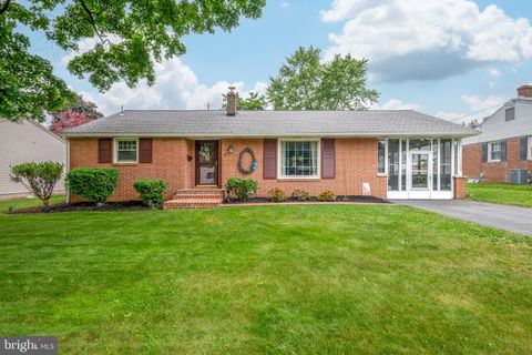 Photo of 15 Laurel Avenue, Elizabethtown, PA 17022 (MLS # PALA2052116)