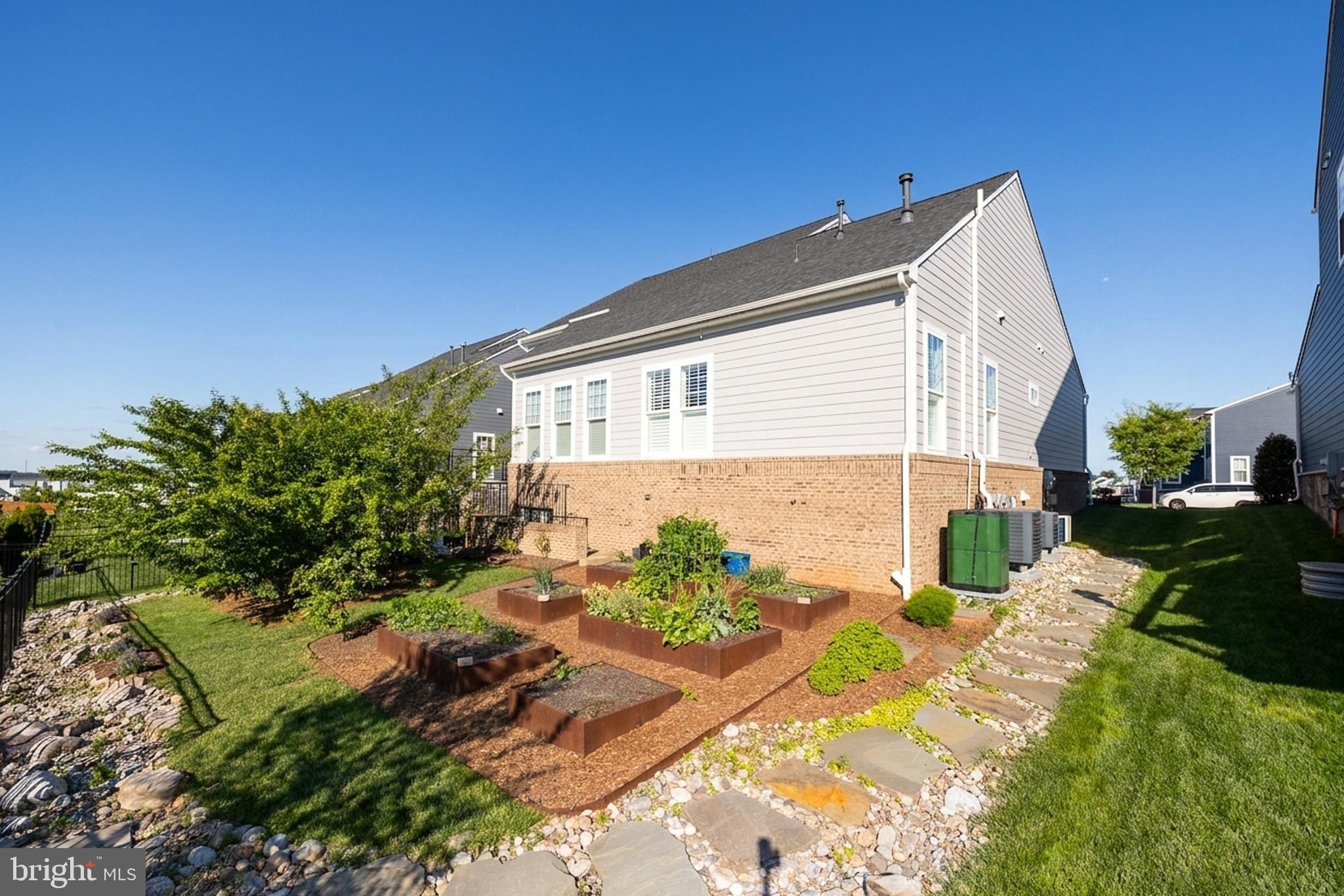 MEADOW BROOK FARM - Residential