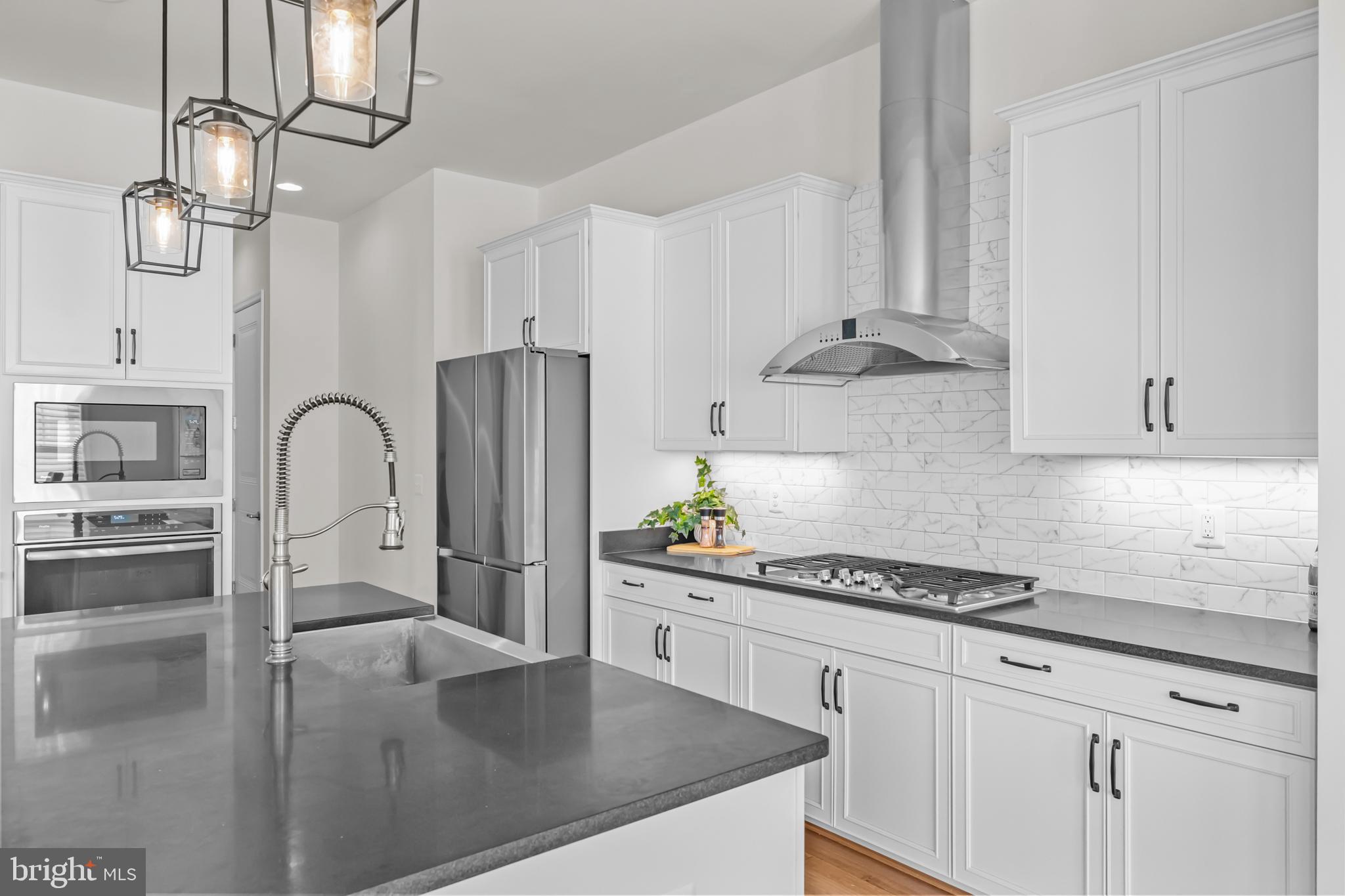 MEADOW BROOK FARM - Residential