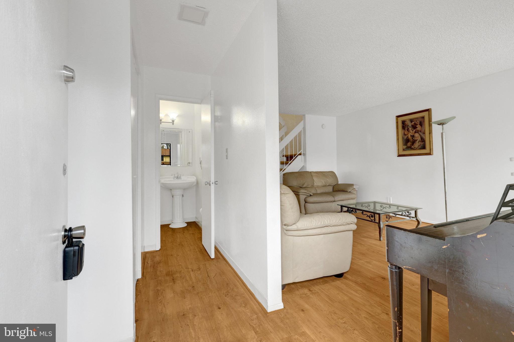 RESTON - Residential